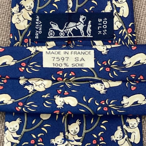 100% REAL HERMES TIE ~ BLUE w/ PLAYFUL KOALA BEAR FAMILY IN EUCALYPTUS TREES - Picture 4 of 4